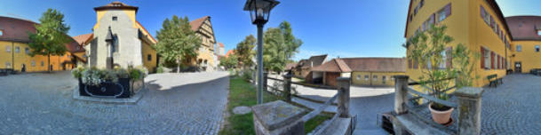 Dinkelsbühl - Am Laufbrunnen hinter der Kirche
