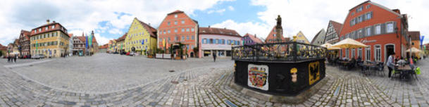 Feuchtwangen - Röhrenbrunnen am Marktplatz