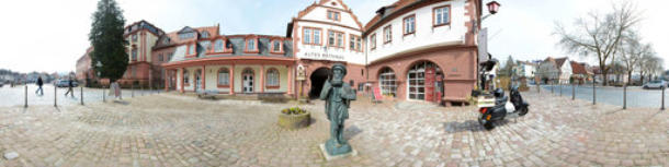 Erbach - Marktplatz und Rathaus