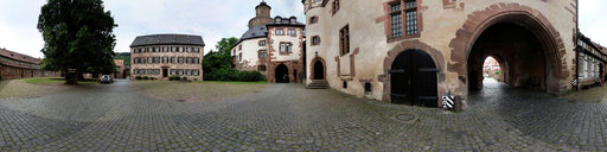 Schloss Büdingen - Im äußeren Burghof